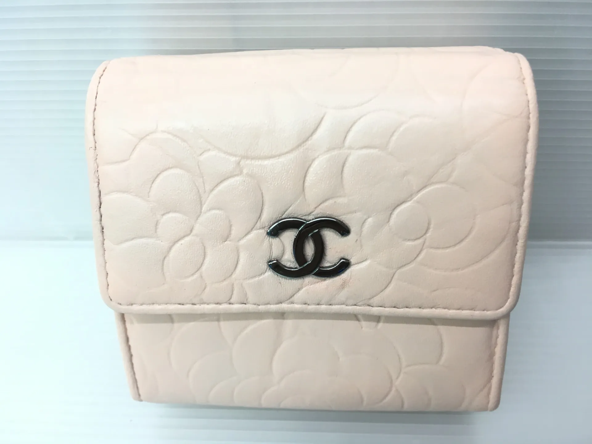 CHANEL・シャネルカメリア財布、色剝げ、剥がれ補修、染め直し修理